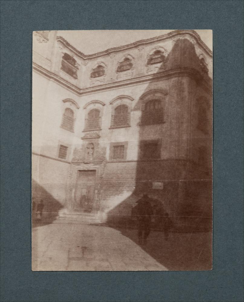 <div class="ql-editor"><div>Documentazione fotografica: chiesa SS. Trinità, facciata, Andria.</div><div><br></div><div>La raccolta fotografica di Giuseppe Ceci (1863-1938), studioso delle arti figurative dell’Italia meridionale e tra i promotori delle Società di Storia Patria di Napoli e della Puglia, si inserisce nel vivace clima culturale dell’Italia postunitaria, caratterizzato dal progressivo consolidarsi di una «coscienza nazionale» alimentata anche dal confronto e dal dialogo con le realtà storiche e culturali locali.</div><div>Oggi la Biblioteca Comunale di Andria conserva oltre settecento fotografie dedicate alla Puglia medievale, a Napoli e al patrimonio storico-artistico dell’Italia meridionale. Il corpus restituisce ...