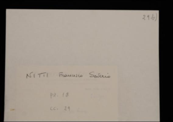 Nella lettera, Francesco Saverio Nitti ringrazia l'editore per gli omaggi ricevuti. Si complimenta per il successo dell'edizione del volume "L'Italia d'oggi" di King e Okey. Informa inoltre Laterza di aver chiesto a Benedetto Croce di curare due volumi sulla storia delle Università, tra le quali Napoli, Salerno e Bari, da pubblicare nella collana "Biblioteca Meridionale". Allega alla lettera i contratti firmati da alcuni degli autori che pubblicheranno nella collana.