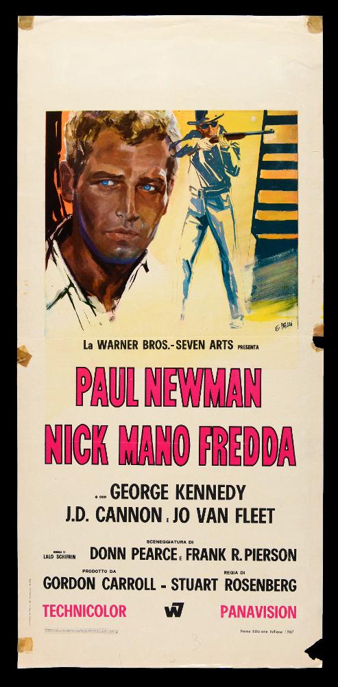 “Nick mano fredda” (Cool Hand Luke) è un film del 1967 diretto da Stuart Rosenberg, su sceneggiatura di Donn Pearce, Frank Pierson e Hal Dresner. Nel cast ricordiamo Paul Newman, George Kennedy, che vinse l’Oscar nel 1967 come miglior attore non protagonista, Strother Martin, J. D. Cannon e Jo Van Fleet.
Il titolo originale, traducibile come Luke mano fredda, venne cambiato per il cambiamento del nome del protagonista (Lucas nella versione originale, Nick in quella italiana).
La locandina è firmata dal celebre maestro Ercole Brini, artista che, dopo aver terminato gli studi accademici, si dedicò fin da subito alla pittura di cinema. L’utilizzo dell’acquerello nelle pennellate veloci e leggere caratterizza il suo stile impalpabile ma nello stesso tempo moderno ed origina...