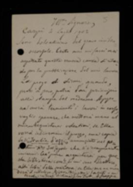 Nella cartolina, Angelo Scuppa esprime rammarico per un imprevisto accaduto all'Editore che ritarda la stampa del suo volume. Chiede di poter acquistare "L'Italia di oggi" di King Bolton e Okey Thomas. Sollecita l'invio del catalogo Laterza per eventuali acquisti in qualità di direttore della biblioteca comunale di Carpi.