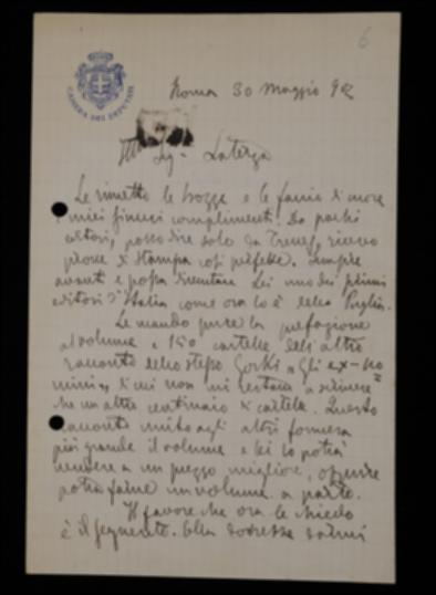 Nella lettera, Nino De Sanctis comunica all'editore il rinvio delle bozze corrette e si complimenta con Laterza per la qualità. Propone la pubblicazione di un'altra novella di Gorkij e chiede un secondo acconto.