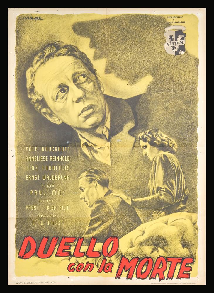“Duello con la morte” (Duell mit dem Tod) è un film drammatico tedesco del 1949 diretto da Paul May (Paul Ostermayr), su sceneggiatura di Paul May e Georg Wilhelm Pabst. Nel cast ricordiamo Rolf von Nauckhoff, Annelies Reinhold, prima moglie del regista, Hinz Fabricius e Ernst Waldbrunn.
Il manifesto cinematografico è firmato da "nepe", autore non riconosciuto, che ha firmato numerosi manifesti per questo film.
Lo stile grafico presenta un tratto sottile e dettagliato, capace di creare chiaroscuri bicromatici che rendono in maniera straordinaria la plasticità delle figure. La cura ritrattistica nei personaggi raffigurati conferisce intensa drammaticità alla scena.
Il manifesto originale è conservato nell’Archivio della Mediateca Regionale Pugliese....