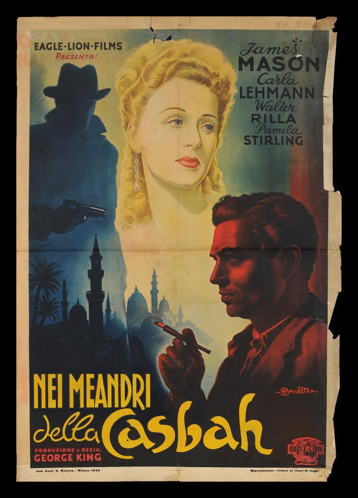 L'immagine riproduce uno dei manifesti conservati presso la Mediateca Regionale Pugliese (vedi Note). Si tratta di una delle versioni grafiche del manifesto del film “Nei meandri della casbah”, del regista George King del 1945, a firma di Ballester (Anselmo Ballester). Classe 1897, spagnolo di origine, è considerato uno dei capostipiti della pittura di cinema, formatosi presso lo studio pubblicitario dedicato al cinema fondato dal padre Federico insieme a Martinati e Capitani, il primo assoluto in Italia. Per il manifesto in oggetto, Ballester suddivide la composizione in diversi piani, dando maggior risalto alla protagonista femminile ritraendola illuminata, quasi a tutta pagina, attraverso un ritratto che ricorda le maschere, anche per i colori utilizzati. Un secondo ...