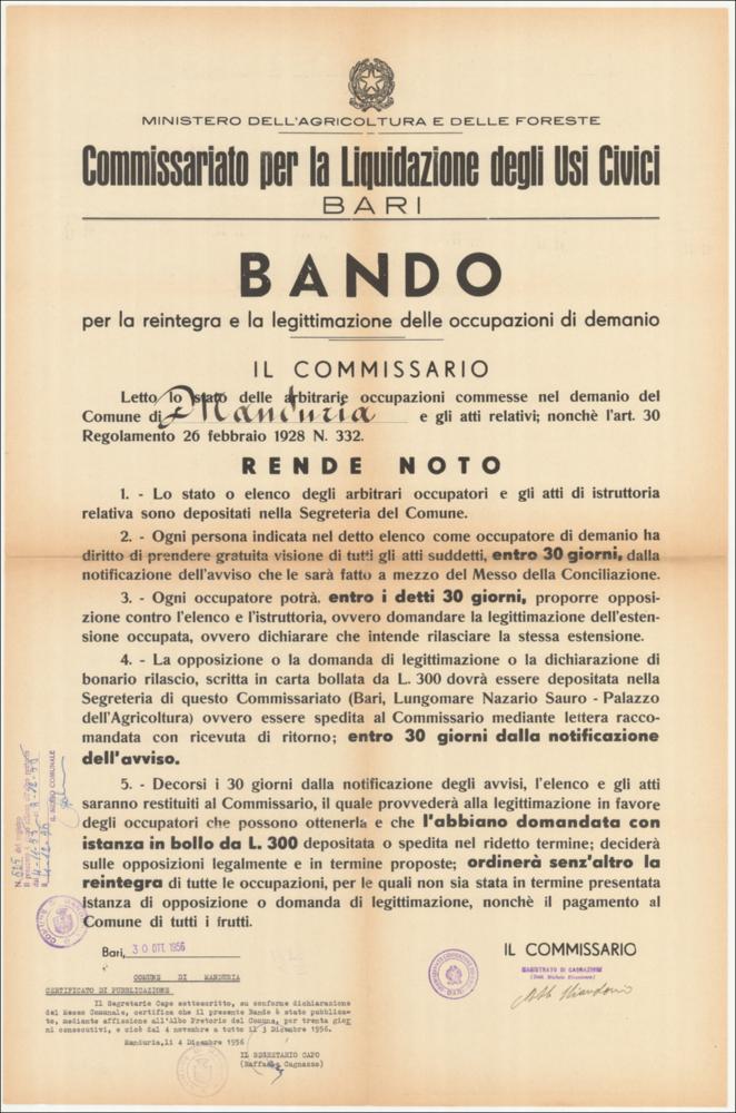 L'immagine è la riproduzione digitale di un Avviso Pubblico del 1970, a suo tempo affisso e pubblicato nell'Albo Comunale del Comune di Manduria, oggi conservato presso l'Archivio Regionale degli Usi Civici. Trattasi di un Bando per la reintegra e la legittimazione delle occupazioni di demanio, realizzato ad opera del Regio Commissariato per la Liquidazione degli Usi Civici di Bari.