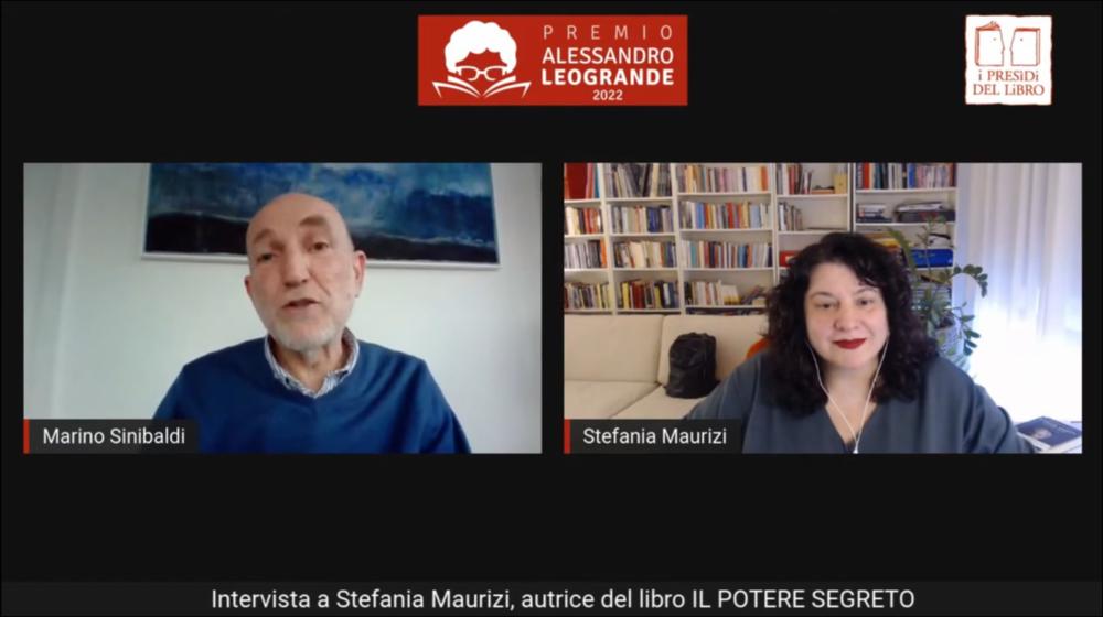 Intervista di Marino Sinibaldi (Direttore Radio 3) al Vincitore del premio Leogrande 2022, Stefania Maurizi, autrice del libro inchiesta “Il potere segreto. Perché vogliono distruggere Julian Assange e WikiLeaks” (Chiarelettere, 2021). Un’opera ricca di documenti inediti che ripercorre tutta la vicenda attraverso la professionalità di Stefania Maurizi, unica giornalista che ha lavorato fin dall'inizio, per il suo giornale, su tutti i documenti segreti di WikiLeaks, a stretto contatto con Julian Assange. 
Julian Assange ha fondato WikiLeaks nel 2006, un'organizzazione che ha profondamente cambiato il modo di fare informazione nel XXI secolo, sfruttando le risorse della rete e violando in maniera sistematica il segreto di Stato, usato non per proteggere la sicurezza e l'i...
