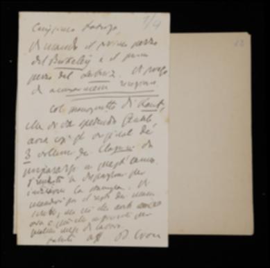 Nella cartolina, Benedetto Croce comunica a Giovanni Laterza che gli spedisce una prima parte dei manoscritti dei volumi di George Berkeley e Gottfried W. Leibniz e che Giovanni Gentile provvede all'invio del manoscritto di Immanuel Kant.