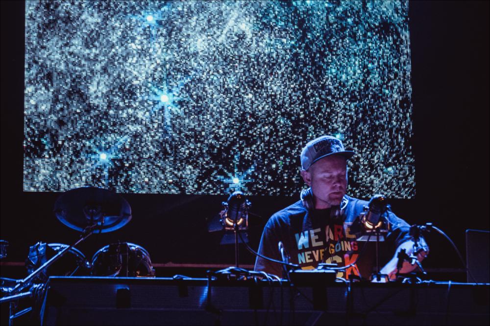 L’edizione 2017 del "VIVA" Festival intende regalare notti magiche alla Valle d’Itria e al pubblico pugliese, nazionale e internazionale. Tra i protagonisti di spicco di questa edizione troviamo Nicolas Jaar (live), Dj Shadow, Madlib, Todd Terje, Ghali, Lorenzo Senni, Kelly Lee Owens, Jolly Mare e Populous (e altri) si aggiungono John Talabot, Rroxymore, Don’t DJ, Jolly Mare, Zippo e Fides. Oltre agli show, ha ospitato una serie di incontri condotti da Carlo Pastore, storico presentatore radiofonico di Babylon su Rai Radio 2, nonché direttore artistico di MI AMI Festival. ...