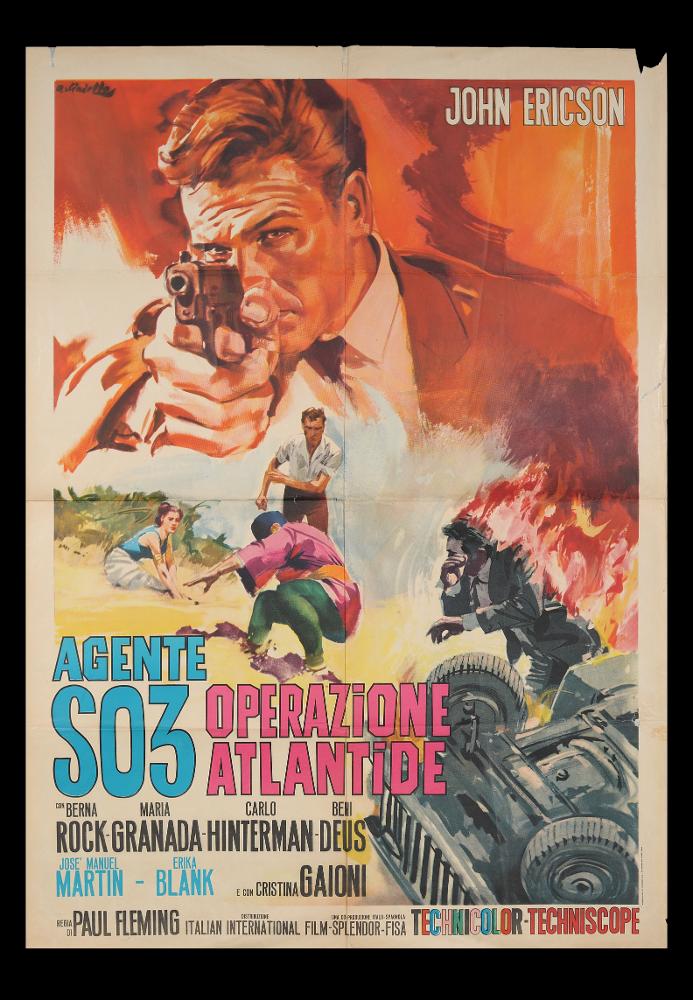 L'immagine riproduce uno dei manifesti conservati presso la Mediateca Regionale Pugliese (vedi Note). Ciriello firma la composizione pittorica per "Agente S03. Operazione Atlantide", con tonalità calde e accese del rosso per evocare il fuoco, richiamate nelle fiamme sulla figura a destra. Non è la prima volta che Ciriello sceglie di rappresentare il momento più drammatico del film, non solo per dare enfasi al racconto e attirare il pubblico già al primo sguardo, ma anche perché ha la possibilità di esprimere il suo stile pittorico colto e maturo, utilizzando il colore in tutte le sue gamme. L'illustratore e vignettista italiano si ricorda come tra i più importanti disegnatori per manifesti del cinema italiano. Iniziò a lavorare come pubblicitario presso l’agenzia Non pl...