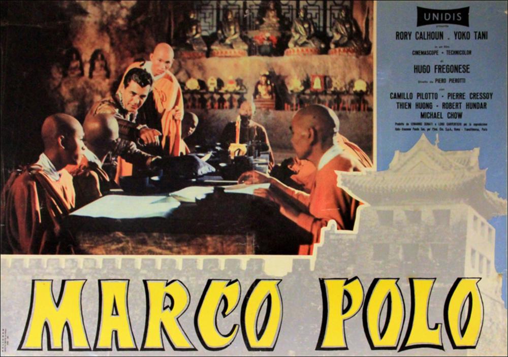 L'immagine digitale in oggetto è la riproduzione fotografica della fotobusta originale del film "Marco Polo" elaborata in occasione della mostra "Riccardo Cucciolla - Ritratto d'Attore" organizzata nel 2012 dall'Associazione culturale “Attraverso lo Spettacolo”, dall'Assessorato al Mediterraneo, Cultura e Turismo della Regione Puglia e dal Servizio Biblioteca e Comunicazione Istituzionale del Consiglio Regionale della Puglia. L'inconfondibile architettura in stile orientale che fa da sfondo al titolo in giallo e la scena del film incorniciata in secondo piano, in cui è ben riconoscibile Roy Calhoun nei panni di Marco Polo, ci riconducono immediatamente alle tipiche atmosfere esotiche in cui è ambientata la pellicola. “Marco Polo” è un film di avventura italiano diretto ...