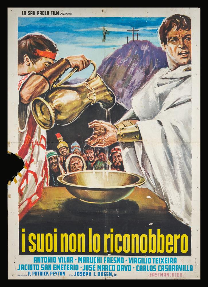 L'immagine riproduce uno dei manifesti conservati presso la Mediateca Regionale Pugliese (vedi Note). Si tratta di una delle versioni grafiche per il manifesto del film “I suoi non lo riconobbero” del 1969 per la regia di Joseph Breen Jr. La composizione presenta una narrazione lineare e semplice di un momento del film, il lavaggio delle mani di Gesù, immortalato frontalmente mentre alle spalle viene osservato da un gruppo di uomini. In lontananza, sulla vetta di una montagna, si ergono tre croci....