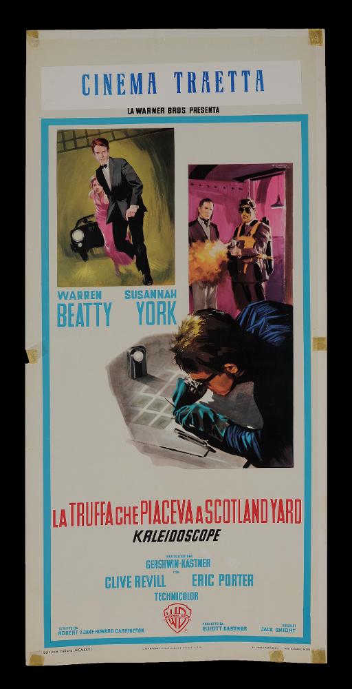 L'immagine riproduce uno dei manifesti conservati presso la Mediateca Regionale Pugliese (vedi Note). Si tratta di una delle versioni della locandina del film inglese "La truffa che piaceva a Scotland Yard". Giuliano Nistri firma questa vivace illustrazione pittorica, in cui colpisce questa composizione dinamica concepita per racchiudere più momenti narrativi del film. Nistri è un pittore talentuoso, alla ricerca costante di composizioni intense, ma sempre nuove e d'impatto visivo. Le sue scene cupe e drammatiche, con chiaroscuri accentuati sono sempre stati la sua nota stilistica, ma per questo film leggero inglese realizza su fondo bianco delle piccole scene in riquadri dai colori brillanti (rosa e verde su tutti) per poi circoscriverli in una cornice azzurra più ampi...