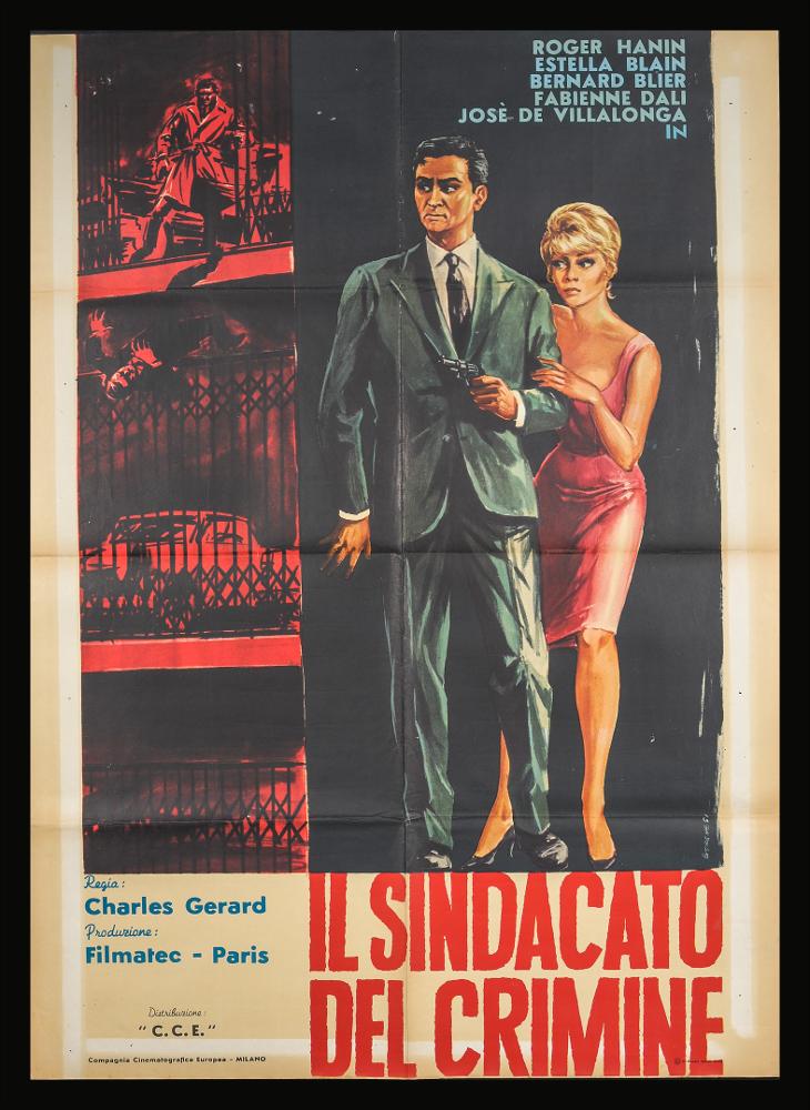 L'immagine riproduce uno dei manifesti conservati presso la Mediateca Regionale Pugliese (vedi Note). Si ratta di una delle versioni grafiche per il manifesto del film in bianco e nero "Il sindacato del crimine" del 1961 per la regia di Charles Gérard. La firma che si legge in basso a destra è dell’illustratore Borghesi che esegue una composizione molto semplice ma dal grande impatto emotivo. Scena principale, su uno sfondo nero che ricorda l’ardesia, è costituita dalla rappresentazione a figura intera della coppia di protagonisti, rappresentati nella loro tridimensionalità tanto da sembrare che escano dalla cornice del manifesto. Sul lato sinistro, sempre su uno sfondo nero, sono rappresentate tre fotogrammi in rosso, con lo stile proprio dei fumetti....