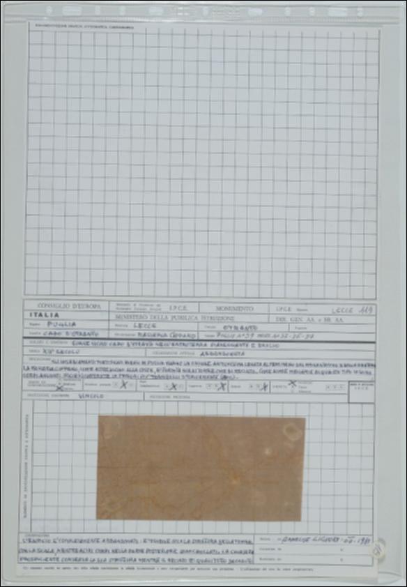La scheda in oggetto è parte del volume “Censimento delle opere fortificate in Puglia”, risultato dell'attività promossa dalla Regione Puglia tra il 1981 e il 1982, per individuare e descrivere le principali costruzioni in muratura presenti nel territorio. Composta da due fogli sciolti, è redatta da Annelise Liguori nell'ottobre 1981. La masseria Cippano è situata a Capo d’Otranto, comune di Otranto in provincia di Lecce, nell’entroterra. La masseria risale al XIV secolo e presenta una torre muraria del XVI secolo con caditoie, una piccola chiesa ed edifici posticci. Caratteristica la scala lineare che permette l’ingresso al piano nobile. La struttura muraria è realizzata in conci regolari di pietra locale con tessitura regolare ed in alcune zone sono presenti crolli. A...