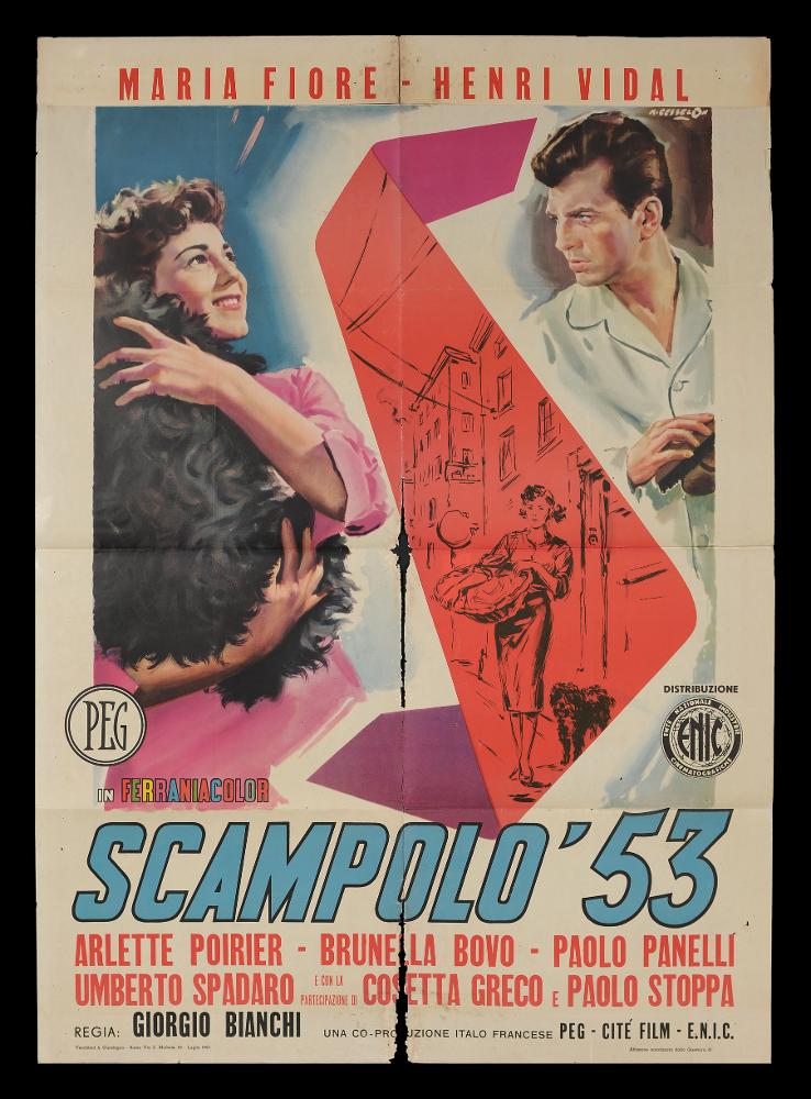 L'immagine riproduce uno dei manifesti conservati presso la Mediateca Regionale Pugliese (vedi Note). Si tratta di uno dei manifesti del film “Scampolo ‘53” del 1953 per la regia di Giorgio Bianchi. La firma che si legge in alto è dell’illustratore veneziano Angelo Cesselon. Classe 1922, si può considerare tra i pittori di cinema più proliferi e originali, riconoscibile per lo stile che attinge tanto dall’astrattismo quanto dalla pop art come si può notare anche in questo manifesto. Vediamo come i due protagonisti sono divisi idealmente da una forma che può ricordare una ‘S’ che diviene essa stessa una superficie che ospita una scena del film. Colpiscono i colori energici e brillanti utilizzati e i delicati ed espressivi lineamenti dei volti. Nella stessa collezione è p...