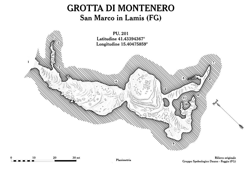 Questo rilievo topografico è la trasposizione in digitale di rilevamenti realizzati a seguito di importanti studi speleologici nelle grotte di Puglia. Sono materiale utile per lo studio e la ricerca, per comprendere al meglio la complessità delle articolazioni sotterranee di queste cavità naturali, con il fine della tutela e della salvaguardia del fenomeno carsico. 
Il documento fa parte della raccolta di rilievi topografici digitalizzati da Carlos Solito per il Progetto digitale “Sillabario sotterraneo – Viaggio dantesco nelle Grotte di Puglia” – realizzato nell'ambito della LEGGE REGIONALE 30 dicembre 2020 - art. 39 “Cavità pugliesi e opera dantesca - Celebrazioni 700 anni dalla morte di Dante Alighieri”.