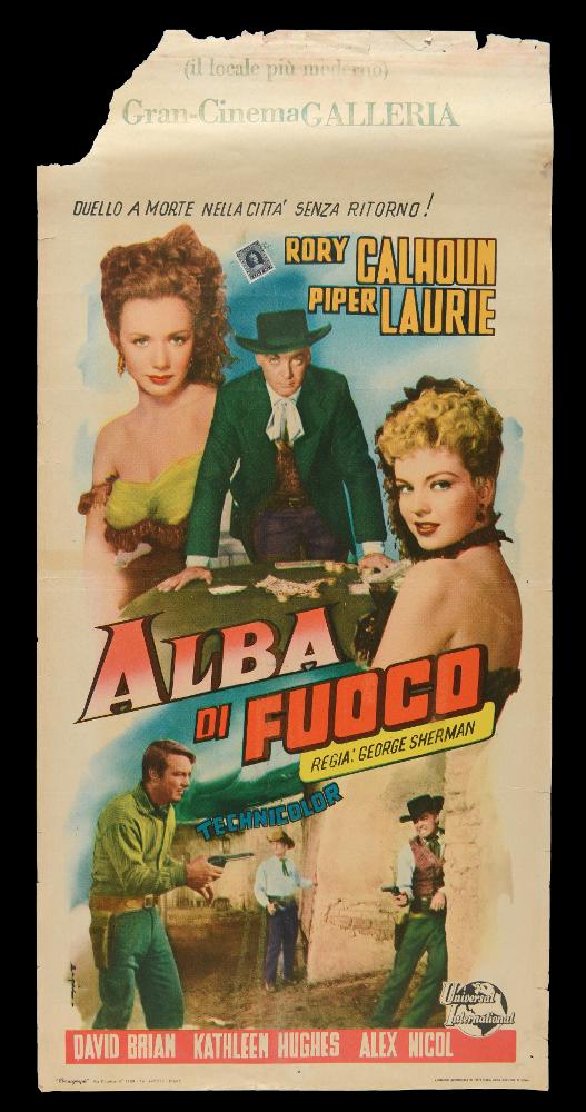 “Alba di fuoco” (titolo originale “Dawn at Socorro”) è un film western statunitense del 1954 diretto da George Sherman, su sceneggiatura di George Zuckerman. Nel cast ricordiamo Rory Calhoun, Piper Laurie, David Brian, Kathleen Hughes.
La locandina cinematografica è a firma di E. Pic., artista dall’identità sconosciuta, autore di numerosi manifesti cinematografici. La composizione grafica è realizzata utilizzando diverse fotografie di scena che ritraggono i protagonisti del film. Al centro dell’immagine, il titolo del film.
La locandina originale è conservata nell’Archivio della Mediateca Regionale Pugliese....