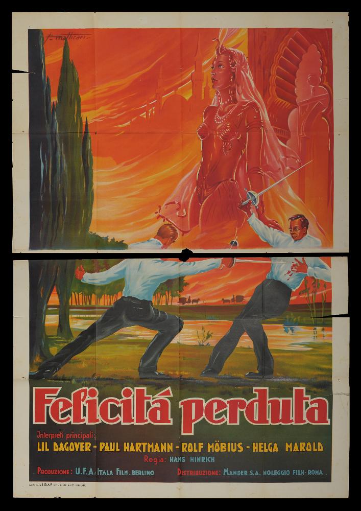 L'immagine riproduce uno dei manifesti conservati presso la Mediateca Regionale Pugliese (vedi Note). Si tratta di una delle versioni grafiche del manifesto del film “Felicità perduta” del 1938 per la regia di Hans Hinrich a firma dell’illustratore F. Matticari. In questo manifesto l’artista ripropone a colori una scena del film in bianco e nero, mettendo in primo piano il duello tra i due protagonisti maschili, non mantenendo le giuste proporzioni nella composizione dello spazio grafico. Su uno sfondo dalle sfumature sull’arancio, si riconosce, tinta su tinta, una figura femminile, immortalata con sembianze che ricordano divinità femminili egizie. Anche la scenografia, sempre sulle stesse sfumature, riporta lo spettatore in una ambientazione esotica. I colori utilizzat...