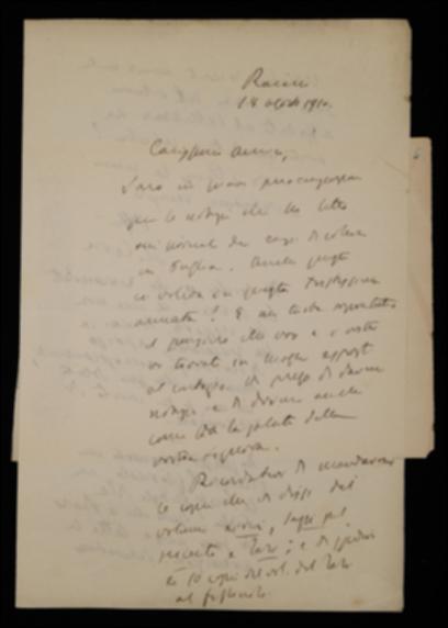 Sollecitando informazioni in merito all'epidemia di colera scoppiata in provincia di Bari e sulla salute della moglie dell'editore barese, Benedetto Croce rammenta a Giovanni Laterza la richiesta di alcune copie del volume di saggi sulla letteratura del Seicento, di quello sui lirici marinisti e di quello di Antonio Tari; di quest'ultimo raccomanda la spedizione delle copie promesse al figlio dell'autore. Il filosofo poi lamenta di non aver ancora ricevuto le terze bozze del volume affidato per la revisione ad Achille Pellizzari e prega l'editore di scrivere ad Emilio Cecchi affinché rispedisca le bozze presso di lui.