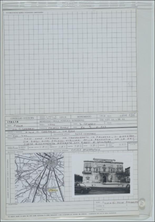 La scheda in oggetto è parte del volume “Censimento delle opere fortificate in Puglia”, risultato dell'attività promossa dalla Regione Puglia tra il 1981 e il 1982, per individuare e descrivere le principali costruzioni in muratura presenti nel territorio. Composta da due fogli sciolti, è redatta da Luca Di Noia nell'ottobre 1981. Il Palazzo Ducale è situato a San Cesario in provincia di Lecce in zona edificata. Originariamente castello e trasformato in palazzo nel XVIII secolo, rappresenta un esempio di architettura fortificata tra le più decorate nel territorio. Tale peculiarità è evidente nel prospetto principale che si caratterizza per i ricchi decori con fregi e sculture e dall’ingresso con loggiato. La struttura si sviluppa secondo una planimetria pressochè quadra...