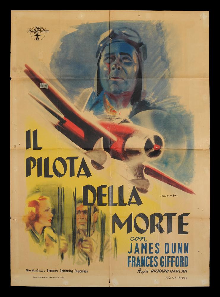 L'immagine riproduce uno dei manifesti conservati presso la Mediateca Regionale Pugliese (vedi Note). Si tratta di uno dei manifesti del film “Il pilota della morte” del 1940 per la regia di Richard Harlan. La firma che si legge in basso a destra può essere attribuita all’illustratore Faorzi Fiorenzo, artista nato a Firenze nel 1911, figlio di Armando e fratello di Giovanni, anch'egli pittore. Esordisce come illustratore negli anni Venti, per la collana "Biblioteca dei miei ragazzi", di Salani e negli anni Quaranta collabora con il fratello Giovanni per la “Settimana dei Ragazzi“di Laura Orvieto. Negli anni Sessanta si dedica esclusivamente alla pittura e alla pittura di cinema. Vediamo come in questo manifesto lo spazio grafico è idealmente diviso dalla presenza, al ce...
