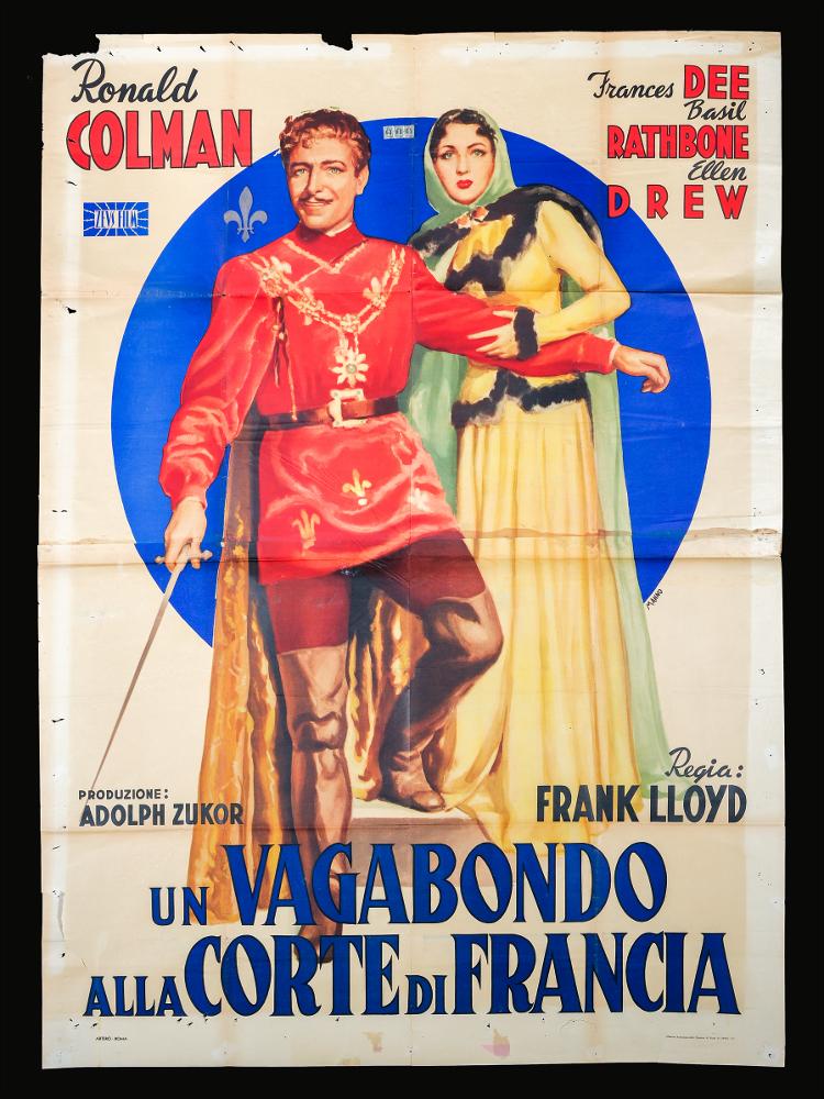 L'immagine riproduce uno dei manifesti conservati presso la Mediateca Regionale Pugliese (vedi Note). Si tratta di una delle versioni grafiche del manifesto del film "Un vagabondo alla Corte di Francia", a firma di Manno (Dante Manno). Formatosi all'Accademia di Belle Arti, dove fu allievo di Duilio Cambellotti, è stato un grande artista e pittore di cinema. Questo influenzerà la sua carriera, dedicandosi totalmente alla pittura di cinema, sua grande passione fino alla crisi degli anni '70. L'uso degli acquerelli e della tempera, di colori compatti e pastosi rendono le sue figure ben definite e morbide, unendo un certo stile classico e accademico ad una grafica moderna. Manno, come molti altri pittori dell'epoca dediti alla pittura per manifesti, si fece interprete del ...