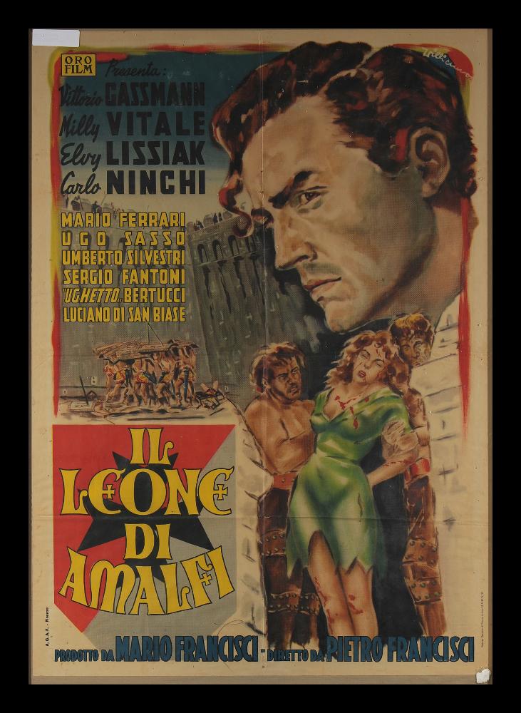 Il manifesto punta l'attenzione sul volto di profilo di Mauro, il nuovo condottiero che sfida il governatore di Amalfi per riconquistare il trono del padre, interpretato da Vittorio Gassman. Nello sfondo sono visibili le mura della città e l'esercito con scudi che sfida le difese. La firma presente è al momento non ancora identificata. Il manifesto originale è conservato nell’Archivio della Mediateca Regionale Pugliese....
