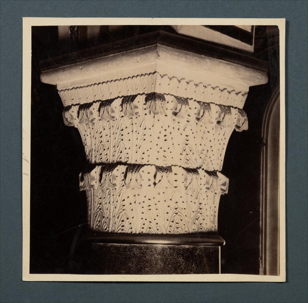 <div class="ql-editor"><div>Documentazione fotografica: Cattedrale di Altamura, interno, capitello, XIII secolo. Ritaglio dalla fotografia originale di Romualdo Moscioni, n. 5392.</div><div><br></div><div>La raccolta fotografica di Giuseppe Ceci (1863-1938), studioso delle arti figurative dell’Italia meridionale e tra i promotori delle Società di Storia Patria di Napoli e della Puglia, si inserisce nel vivace clima culturale dell’Italia postunitaria, caratterizzato dal progressivo consolidarsi di una «coscienza nazionale» alimentata anche dal confronto e dal dialogo con le realtà storiche e culturali locali.</div><div>Oggi la Biblioteca Comunale di Andria conserva oltre settecento fotografie dedicate alla Puglia medievale, a Napoli e al p...