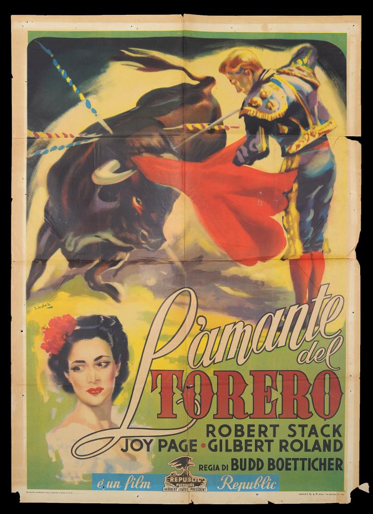L'immagine riproduce uno dei manifesti conservati presso la Mediateca Regionale Pugliese (vedi Note). Si tratta della versione grafica per il manifesto del film "L'amante del torero", a firma dell’illustratore Nicola Simbari (Simbari). Artista di fama internazionale, colpisce per la "freschezza del suo tratto e la velocità di modellato" (Baroni, 2018) e per la composizione ricca di cromatismo espressionista, reso grazie ad un uso sapiente della spatola alternato alla tecnica acquerellata, che gli permettono una grande espressività artistica e immagini avvolgenti dalle intense linee di contorno ed effetti chiaroscurali. Grande cromatista, Simbari realizzò opere e schizzi freschi e contemporanei, come in questo caso, in cui con la sua grande dote artistica catapulta lo sp...