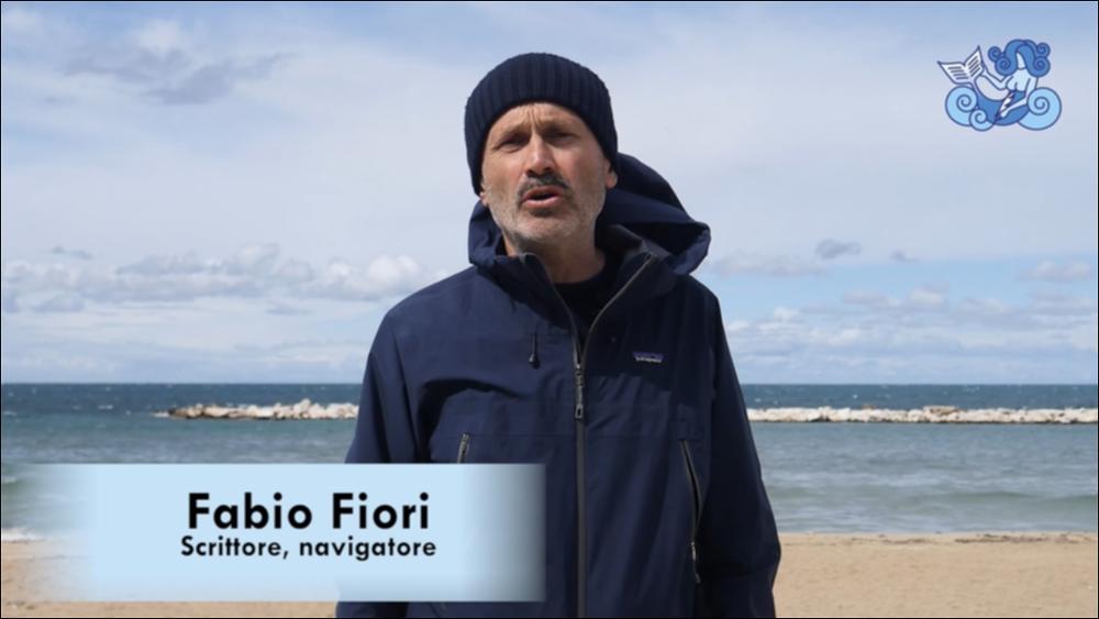 Per la serie di appuntamenti “Incontro con l'autore” nell’ambito del Festival “Mare d'inchiostro” organizzato dall’Associazione Vedetta sul Mediterraneo si riporta qui l’intervista a Fabio Fiori, ospitato a Bari dal 4 al 6 maggio 2019. Fiori racconta del suo viaggio in Puglia, terra tra due mari da conoscere e da navigare, dell'arrivo a Bari dal mare, del giro in bici per le coste del Salento, partendo da Brindisi e raggiungendo Otranto, Leuca, Gallipoli.
Fabio Fiori è ricercatore e insegnante, da oltre venti anni si occupa di biologia ed ecologia marina e in qualità di appassionato girovago per acque e per terre, è autore del libro “L’odore del mare” (Ediciclo- Piccola filosofia di viaggio), in cui racconta il suo cammino indimenticabile per il Mediterraneo, da Marsigl...