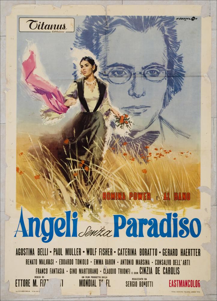L'immagine riproduce uno dei manifesti conservati presso la Mediateca Regionale Pugliese, esaminati in "Cinema al muro: Angelo Cesselon" (vedi Note). Il grande ritrattista del Novecento Angelo Cesselon dipinge la figura intera di Romina Power che avanza verso lo spettatore percorrendo un campo di grano con papaveri. Questi elementi naturali sono appena abbozzati; i papaveri sono semplici macchie di colore rosso vermiglio. La dinamicità della figura femminile con la testa e lo sguardo girato verso l'esterno destro del manifesto, contrasta con la staticità del ritratto di Al Bano posto in secondo piano e realizzato con grossi tratti di pennarello. Questa seconda immagine, austera, anche se posta sullo sfondo della scena, predomina per le sue dimensioni tanto da catturare ...
