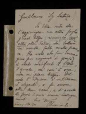 Nella cartolina, Cino Chiarini accetta con rammarico la richiesta di non inserire la dedica ed esprime scontento per l'abbreviazione del titolo "Di una imitazione inglese della divina Commedia: la Casa della fama di G. Chaucer" voluta dall'editore. Apprezza invece la qualità dell'edizione nell'insieme.