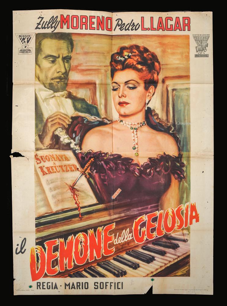 L'immagine riproduce uno dei manifesti conservati presso la Mediateca Regionale Pugliese (vedi Note). Si tratta di uno dei manifesti del film “Il demone della gelosia” del 1946 per la regia di Mario Soffici. La firma che si legge è dell’illustratore Scalora S. che costruisce tutta la composizione sui due protagonisti Pedro López Lagar (Pablo) e Zully Moreno (Luisa). La bellissima Luisa ha l'aria fiera e regale e non manca di dettagli come i gioielli e i particolari del vestito. Alle sue spalle il marito Pablo è stato immaginato da Scalora in un grigio monotono, colore che ben rende il "demone" di cui è vittima: la gelosia. Di grande impatto visivo e simbolo di un evento tragico e il coltello infilzato sullo spartito musicale, grondante di sangue. Particolare la scelta d...