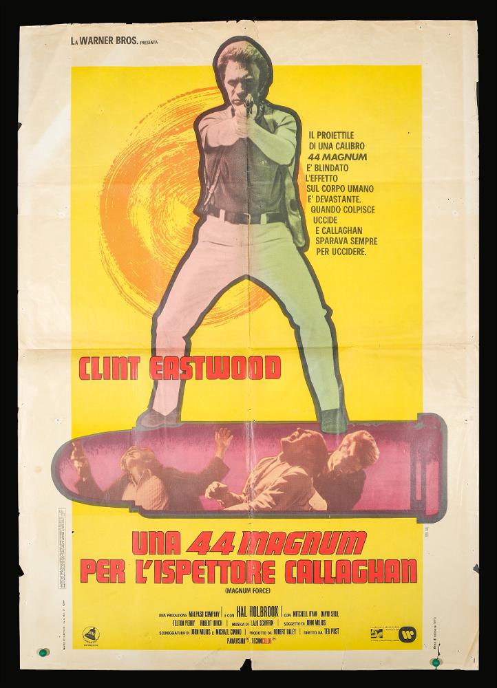L'immagine riproduce uno dei manifesti conservati presso la Mediateca Regionale Pugliese (vedi Note). Si tratta di una delle versioni grafiche per il manifesto del film “Una 44 Magnum per l'ispettore Callaghan” del 1973 per la regia di Ted Post. La firma che si legge in basso a destra appartiene all'illustratore e grafico Renato Ferrini compone una grafica molto minimal, con pochi colori, essenzialmente il giallo dello sfondo e dominato dal protagonista maschile, Clint Eastwood nei panni di Harry Callagham, al centro e immortalato a figura intera nell'atto di sparare. Particolare la scelta di rappresentare l'uomo in piedi su un grande proiettile della calibro 44 magnum con all'interno tre personaggi "intrappolati" e sofferenti....