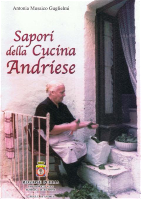 Il presente volume è parte della grande raccolta denominata “Libri di Puglia”, progetto di digitalizzazione a cura di Nicola Pergola che ha lo scopo di rendere fruibile la produzione editoriale dei Centri regionali di servizi educativi e culturali e degli Assessorati alla cultura e alla Pubblica Istruzione della Regione Puglia, dal 1968 agli anni 2000. L'opuscolo è una raccolta di ricette, povere ma saporite, della cucina andriese degli inizi del Novecento: che evidenzia la condizione di povertà in cui versavano gli abitanti, per lo più contadini, e il modo spartano di educare i ﬁgli. Le ricette, in vernacolo con relativa traduzione, sono raccolte in sezioni aperte da una breve scheda. Si comincia con l'acquasale – rimedio d'emergenza – e con altri piatti semplici come ...