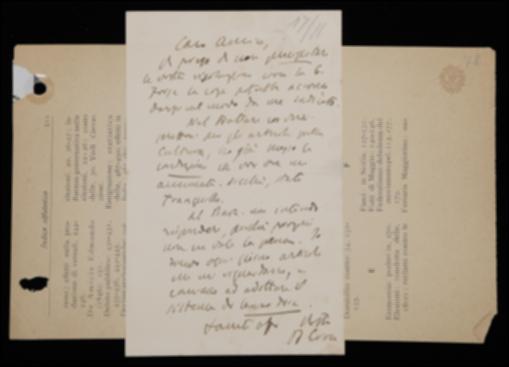 Nella cartolina, Benedetto Croce, dopo aver invitato Giovanni Laterza a non precipitare la sua decisione in merito alla pubblicazione degli scritti di Emanuele Gianturco, gli conferma l'esclusiva di poter raccogliere in volume i saggi sulla cultura italiana della seconda metà del XIX secolo, una volta apparsi su “La Critica”. Infine il filosofo risponde all'editore barese che non replicherà all'intervista di Giacomo Barzellotti.