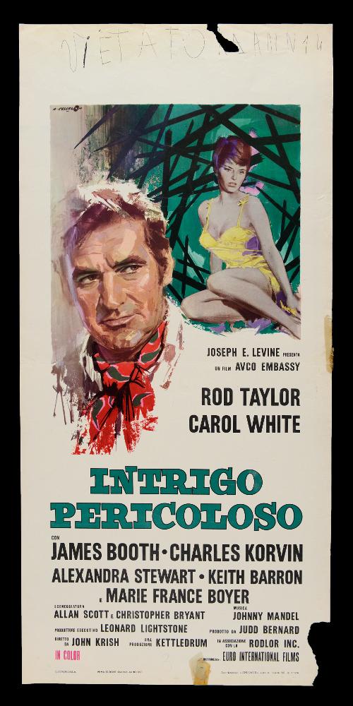 “Intrigo pericoloso” (titolo originale “The Man Who Had Power Over Women”) è un film inglese diretto da John Krish, su sceneggiatura scritta da Chris Bryant, Allan Scott e Gordon Williams. Nel cast ricordiamo Rod Taylor, Carol White, James Booth, Penelope Horner.
La locandina cinematografica è opera del celebre pittore di cinema Angelo Cesselon, considerato uno dei maestri più originali per il suo stile caratterizzato da composizioni innovative e da un cromatismo dinamico espresso a colpi di pennello e di spatola, influenzato anche dalla pittura dell’Ottocento. Nato a Venezia nel 1922, Cesselon unisce il linguaggio figurativo con l’astrattismo e la pop art. La composizione è pittoresca, caratterizzata da tocchi sfumati, intensi e contrastati giochi di colore, pennellate...