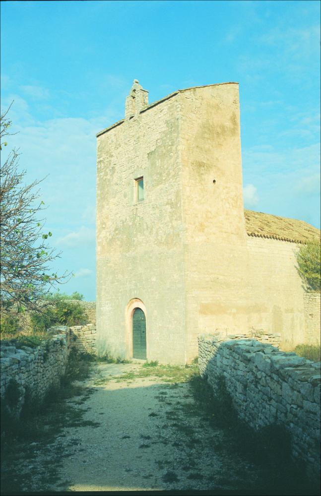 La fotografia è parte della ricca raccolta fotografica “Puglia per tutte le Stagioni” vol. 2, prodotta dall'Assessorato al Turismo e Industria Alberghiera della Regione Puglia e creata per raccontare la Puglia attraverso immagini diverse suddivise in 5 settori principali: Città e Paesi, Settimana Santa, Territorio, Feste – Sagre – Tradizioni, Mercati – Prodotti – Cucina. L'immagine immortala il complesso monumentale di Cesano, sito a Terlizzi, nella immediata adiacenza della via consolare Appio-Traiana. Costituito dalla chiesa preromanica intitolata alla Visitazione di Maria SS. a S. Elisabetta e dalle residue testimonianze di un insediamento monastico benedettino, il complesso rappresenta un notevole esemplare di arte preromanica. La costruzione della questa chiesetta ...