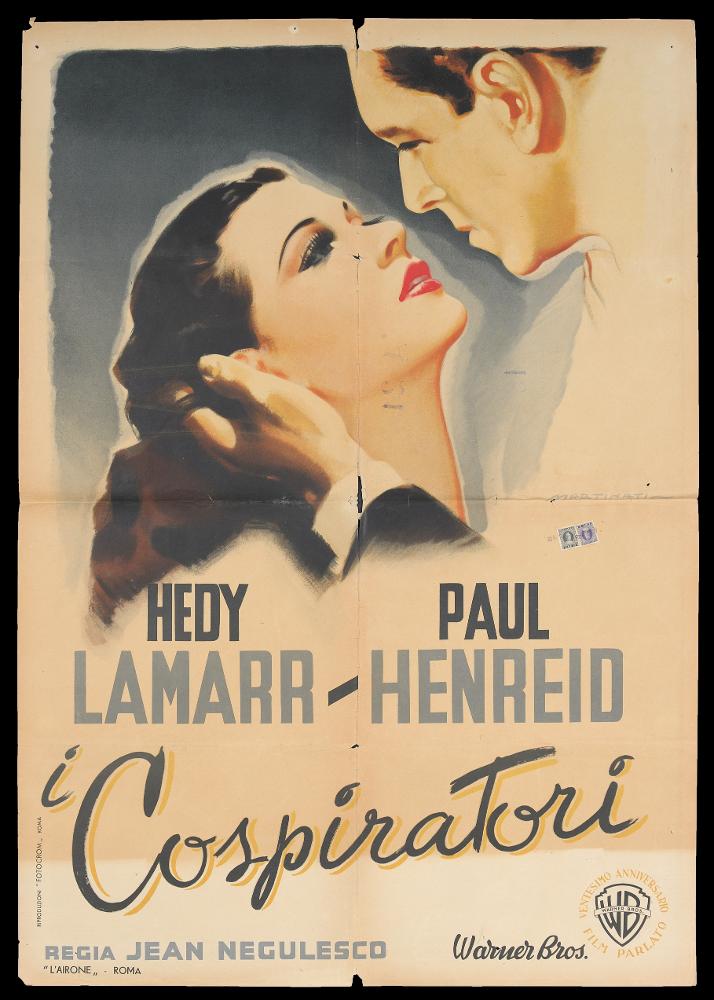 L'immagine riproduce uno dei manifesti conservati presso la Mediateca Regionale Pugliese (vedi Note). Si tratta della locandina del film "I cospiratori", la cui illustrazione è a firma di Martinati. Toscano di nascita, Luigi Martinati può considerarsi uno degli interpreti della prima maniera del manifesto di cinema. Eleganza ed espressione contraddistinguono il suo stile. Anche qui, come in altre locandine presenti in collezione, i giochi di contrasto con colori netti delineano tutta la magnifica composizione; la luce illumina i volti dei due protagonisti accentuando l'intensità di espressione e una malinconia velata, tipica delle sue opere....