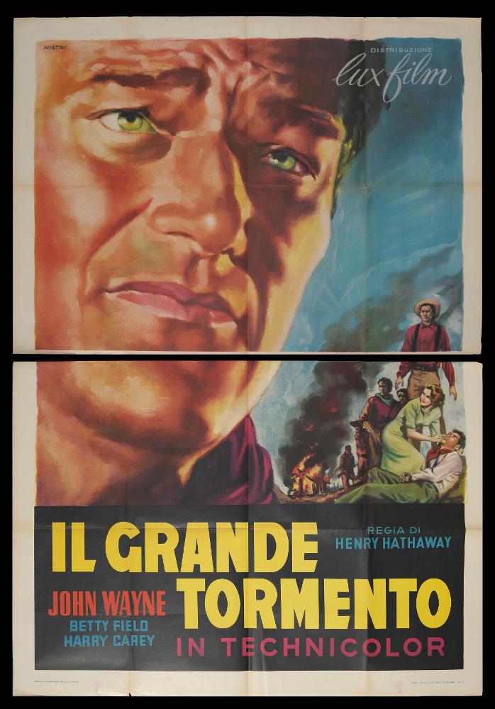 L'immagine riproduce uno dei manifesti conservati presso la Mediateca Regionale Pugliese (vedi Note). Si tratta di una delle versioni grafiche per il manifesto del film “Il grande tormento”, attribuibile all’illustratore Carlo Nistri. L'autore, probabilmente membro della nota famiglia di pittori (con i due fratelli Lorenzo e Giuliano) che contribuirono alla produzione della pittura di cinema nel Novecento, realizza una composizione piuttosto tradizionale: il grande ritratto di John Wayne insiste in primo piano occupando gran parte dello spazio, raffigurato con fluide pennellate e con un sapiente uso della luce che evidenzia l'intensità dello sguardo dell'attore. Sulla destra, una piccola scena narrativa rende un'America rurale e desolata. Il manifesto originale è conser...
