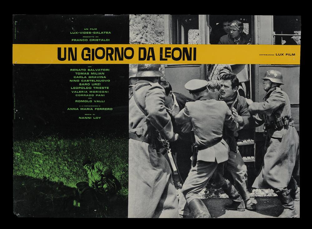 L'immagine riproduce uno dei manifesti conservati presso la Mediateca Regionale Pugliese (vedi Note). Si tratta di uno dei soggetti della fotobusta del film "Un giorno da leoni" a firma dello Studio Favalli, di Augusto Favalli. Artista milanese che si dedicò per anni all'attività artistica futurista, Augusto aprì nel 1946 a Roma, via Margutta, lo storico studio di grafica pubblicitaria "Studio Favalli", cominciando a produrre grafica per i manifesti cinematografici e dando il via ad un'intensa collaborazione con la casa di produzione Lux Film. Augusto curò personalmente la linea estetica dei manifesti, chiamando a progettare, per il suo studio, artisti del calibro di Guttuso, Purificato e altri. L'opera in oggetto si distingue per un bell'impianto grafico, molto moderno...