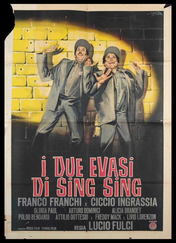 L'immagine riproduce uno dei manifesti conservati presso la Mediateca Regionale Pugliese (vedi Note). Si tratta del manifesto del film "I due evasi di Sing Sing", a firma di Sandro Symeoni (Symeoni). Noto per essere uno dei pittori di cinema più prolifici, si distinse per una grande pittoricità, un gusto originale basato sulla bellezza formale, soprattutto femminile, e più tardi per composizioni moderne basate su ritmi spezzati e drammatici. Per questo manifesto, Symeoni si cimenta con i due personaggi di Franco e Ciccio, duo comico italiano che ha goduto di una grande popolarità negli anni '60 e '70, conosciuto dal pubblico italiano per le loro apparizioni sul piccolo e grande schermo. Con l'uso del giallo acceso per rendere la grande macchia di luce, Symeoni illumina ...