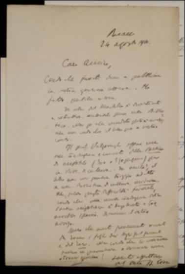 Rispondendo a Giovanni Laterza, Benedetto Croce lo esorta a pubblicare la lettera con la quale l'editore accoglie l'invito di Giulio Bechi ad intervenire nella questione della crisi libraria; il filosofo poi, concordando sulla pubblicazione del volume di Tullio Martello e sul suo inserimento nella collana di cultura moderna, propone a sua volta a Laterza la pubblicazione della traduzione della “Poetica” di Aristotele curata da Manara Valgimigli, sussistendo qualche perplessità circa la collezione cui ascriverla. Infine Croce, auspicando l'avvenuta spedizione da Trani a Bari dei fogli tirati del suo volume di saggi sul Seicento e del volume di Antonio Tari, fornisce un elenco di indirizzi per la distribuzione di quelli e del volume di Giuseppe Ferrarelli.
