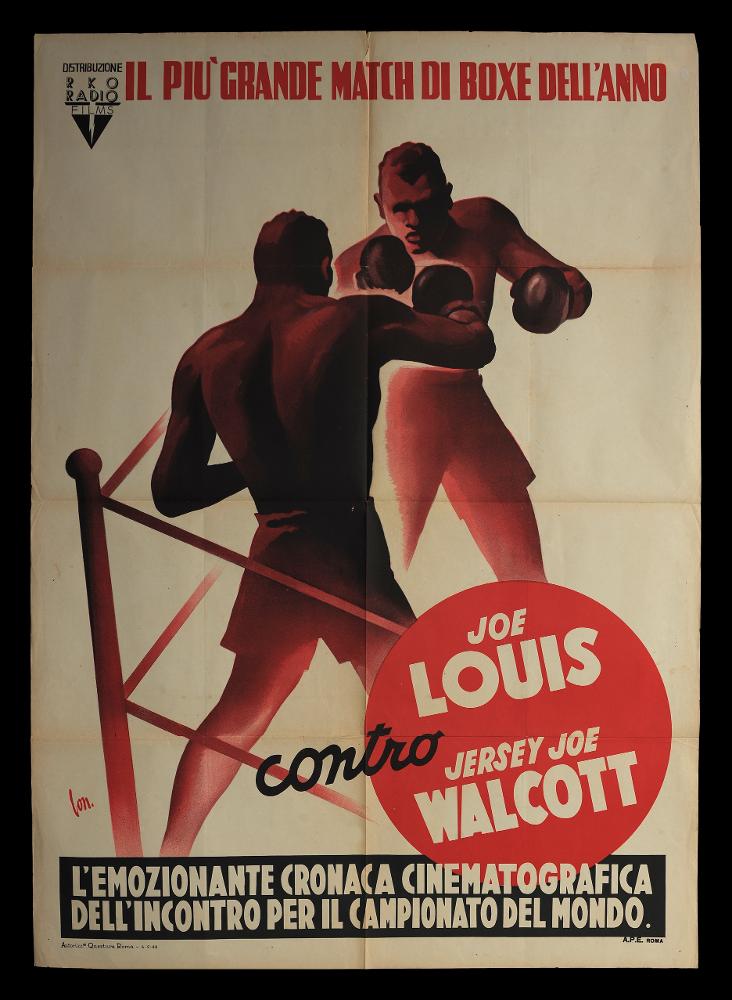 L'immagine riproduce uno dei manifesti conservati presso la Mediateca Regionale Pugliese (vedi Note). Si tratta di uno dei manifesti del film documentario che racconta l’incontro di pugilato fra Joe Louis e Jersey Joe Walcott del 1947. La firma che si legge è di Carloantonio Longi (qui Lon.), illustratore e cartellonista cinematografico tra i più importanti sulla scena italiana tra gli anni cinquanta e settanta del Novecento che molto si ispirò ad Anselmo Ballester. La composizione è essenziale, si vedono due lati del ring e i due pugili rappresentati durante l’incontro, uno di fronte all’altro, in monocromo scuro sfumato. In alto ed in basso sono presenti due didascalie che esplicitano il fine del film, “l’emozionante cronaca cinematografica dell’incontro per il campio...
