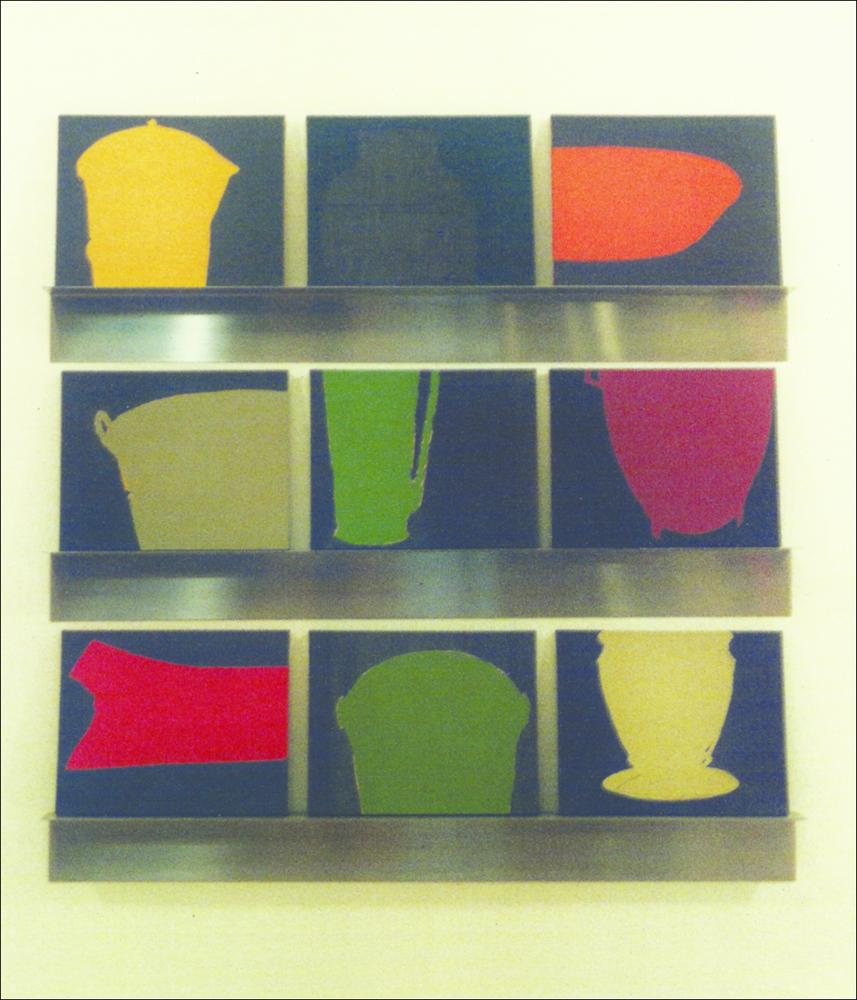 L'immagine digitale riprende l'opera “Colour Society” dell'artista pugliese Paolo Lunanova. Tra i più influenti e attivi nel panorama artistico locale e internazionale sin dagli anni ‘70, Lunanova è stato professore assistente presso le Accademie di Napoli, Lecce e Bari, dove ha ricoperto il ruolo di docente di Tecniche e Tecnologie della Decorazione. I suoi primi lavori, quelli degli anni '70, si concentrarono principalmente su un racconto iper realista del quotidiano umano, quando appena venticinquenne aveva iniziato a dipingere ritratti di persone prese da fotografie di album di famiglie recuperati nella sua città, Molfetta. È solo verso la fine di quel decennio che l'artista cambia i soggetti concentrando la sua attenzione verso gli oggetti, come parte del quotidian...
