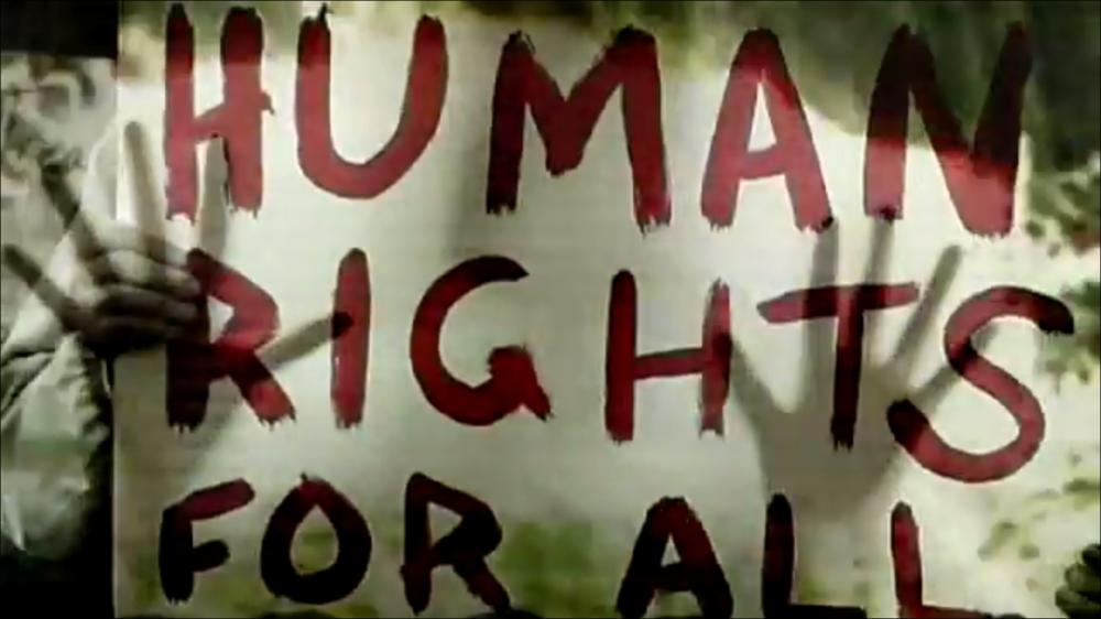Il video è parte della collezione digitale “Primavera dei Diritti”, nata dall'omonima manifestazione promossa dalla Regione Puglia - Assessorato al Mediterraneo e realizzata dal Teatro Pubblico Pugliese tra il 18 e il 28 febbraio 2010 a Bari. Poco prima dell'inizio della cerimonia inaugurale si è tenuta la proiezione dei "Dimmi cosa vedi lab", otto spot girati a Bari con interviste ai cittadini sul tema dei diritti. La risorsa chiude la proiezione e sintetizza come, partendo dai temi sviluppati nella "Primavera dei diritti", il progetto sia riuscito ad accostare la 'Carta dei Diritti fondamentali dell'Unione Europea' all'immaginario e al vissuto delle persone, per indagarne le contraddizioni, i superamenti, la realtà quotidiana dei reali interpreti della carta: gli esse...