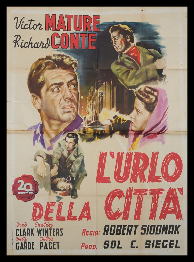 L'immagine riproduce uno dei manifesti conservati presso la Mediateca Regionale Pugliese (vedi Note). Si tratta di una delle versioni grafiche del manifesto del film poliziesco americano "L'urlo della città". La composizione, senza firma, presenta un fondo bianco che esalta gli elementi narrativi del film, senza racchiuderli in un preciso spazio-tempo: le figure e gli elementi informativi (titolo, regia e interpreti) si distribuiscono così in modo elegante e attraente. Risalta più di tutti il ritratto di Victor Mature, intorno a lui piccole scene drammatiche e lo scorcio su un'ambientazione urbana notturna in cui avviene uno scontro a fuoco....