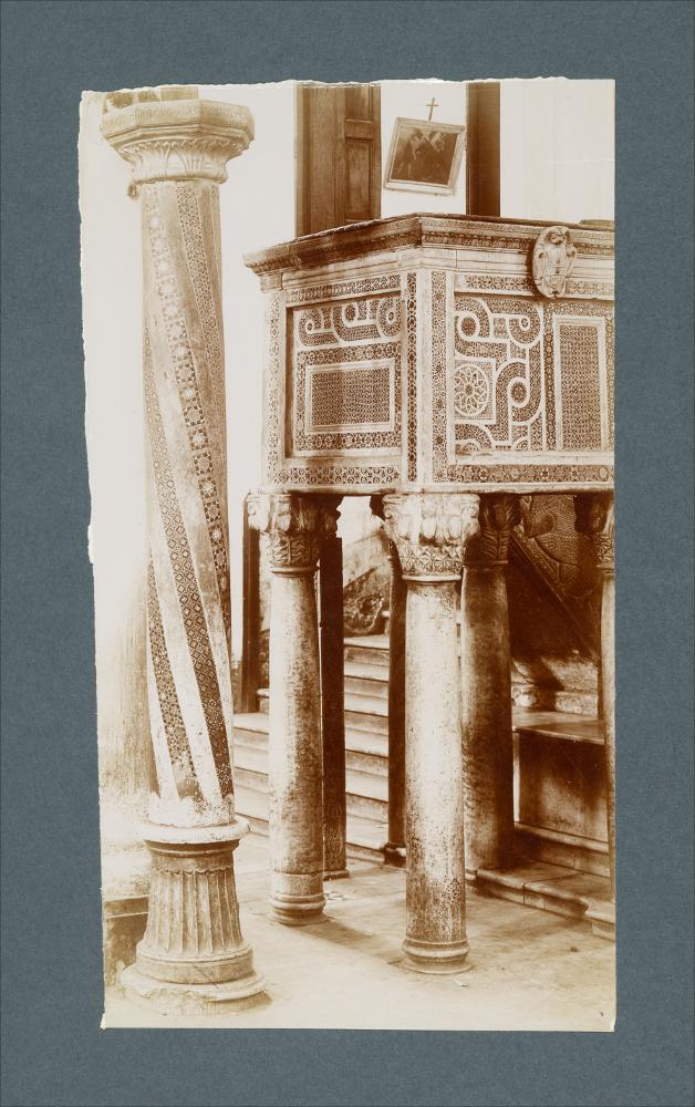 <div class="ql-editor"><div>Documentazione fotografica dell'ambone e colonna della Chiesa di San Pietro a Minturno (XIII secolo).</div><div class="ql-align-justify">L'immagine digitale fa parte della raccolta fotografica di Giuseppe Ceci (1863-1938), studioso delle arti figurative dell’Italia meridionale e tra i promotori delle Società di Storia Patria di Napoli e della Puglia. Tale raccolta si inserisce nel vivace clima culturale dell’Italia postunitaria, caratterizzato dal progressivo consolidarsi di una «coscienza nazionale» alimentata anche dal confronto e dal dialogo con le realtà storiche e culturali locali.</div><div class="ql-align-justify">Oggi la Biblioteca Comunale di Andria conserva oltre settecento fotografie dedicate alla Pu...