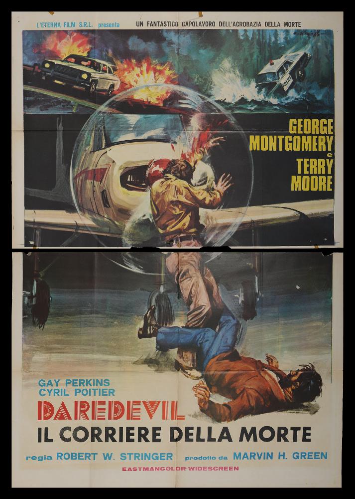 L'immagine riproduce uno dei manifesti conservati presso la Mediateca Regionale Pugliese (vedi Note). Si tratta di una delle versioni grafiche del manifesto del film “Daradevil – Il corriere della morte” del 1973 per la regia di Robert W. Stringer a firma dell’illustratore Ciriello (Averardo Ciriello), illustratore e vignettista italiano tra i più importanti disegnatori per manifesti del cinema italiano. Iniziò a lavorare come pubblicitario presso l’agenzia “Non plus ultra” a Milano e poi presso la “Ima”, la più grande agenzia di pubblicità in Italia; lavorò anche nel campo editoriale per numerosi giornali nazionali. Come consuetudine nei suoi bozzetti e nei suoi manifesti, Ciriello sceglie di raccontare, come scena narrativa, dei momenti tra i più drammatici del film. ...