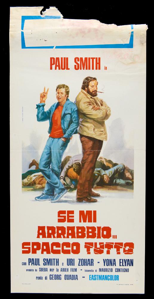 La locandina a firma del celebre studio grafico Paradiso e dell'artista Mario Piovano, che realizza molti manifesti per il cinema a partire dagli anni ’60. I due protagonisti spalla a spalla salutano e guardano l'osservatore vittoriosi dello scontro avvenuto. La locandina originale è conservata nell’Archivio della Mediateca Regionale Pugliese....
