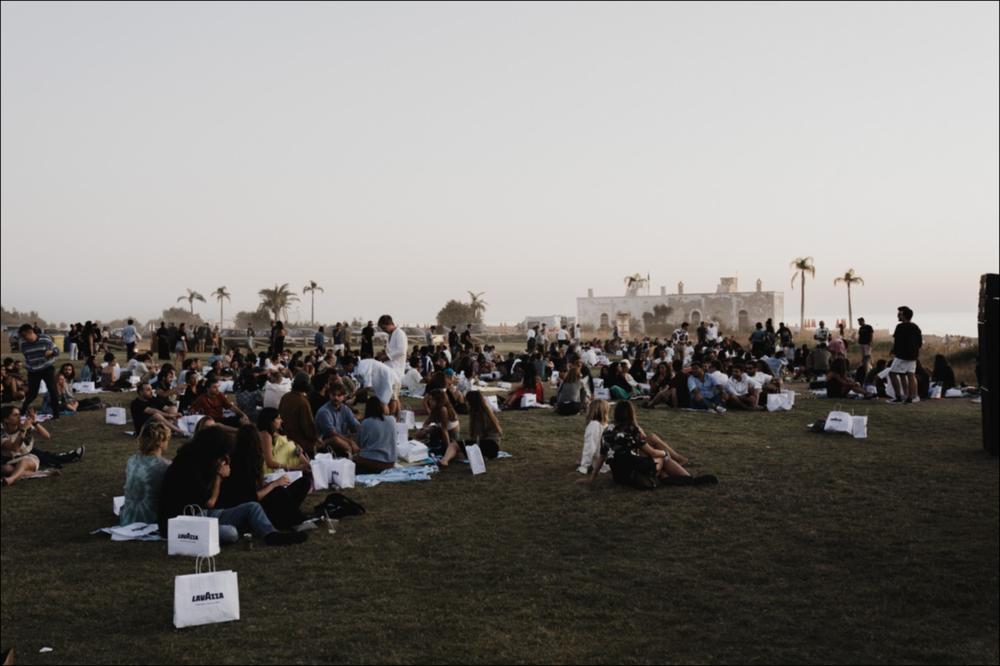 L’incantevole atmosfera dell’alba dell’8 agosto a Cala Masciola (Savelletri di Fasano) fa da cornice all’evento VIVA! Festival 2021. Gli attesissimi dj set e la musica sperimentale di artisti di fama internazionale rendono unico questo evento musicale dinnanzi all’entusiasmo del vasto pubblico pugliese, nazionale e internazionale....